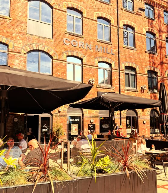 Vé•ra's outdoor tables at Tileyard North
